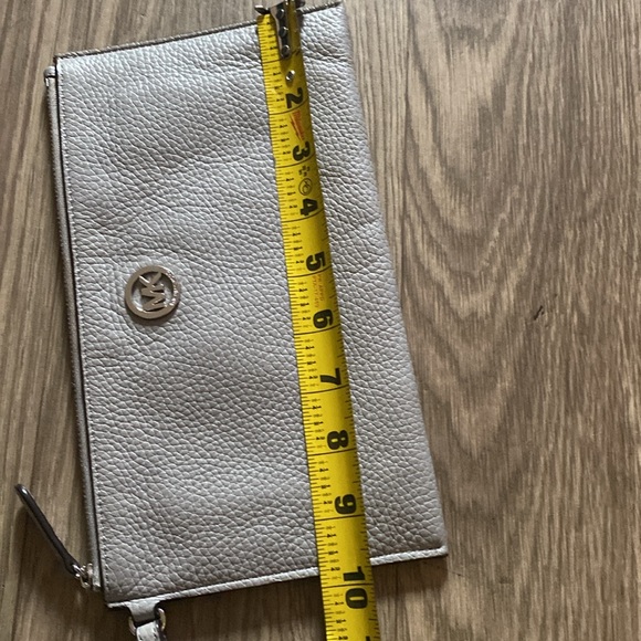 Michael Kors wristlet - Picture 13 of 14